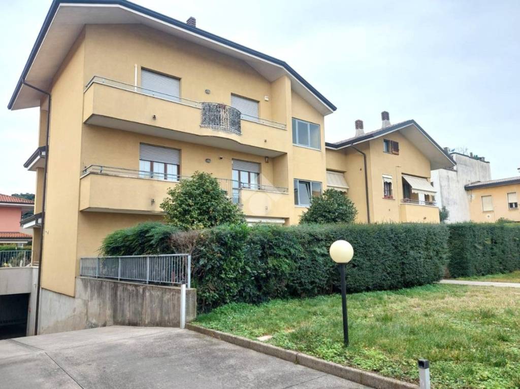 Appartamento in vendita a Cesano Maderno via Podgora, 44