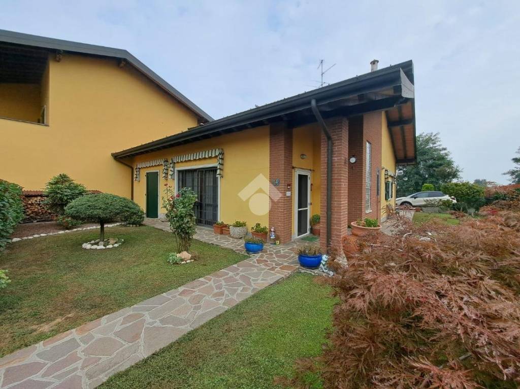 Villa Bifamiliare in vendita a San Genesio ed Uniti via g. Brera, 35