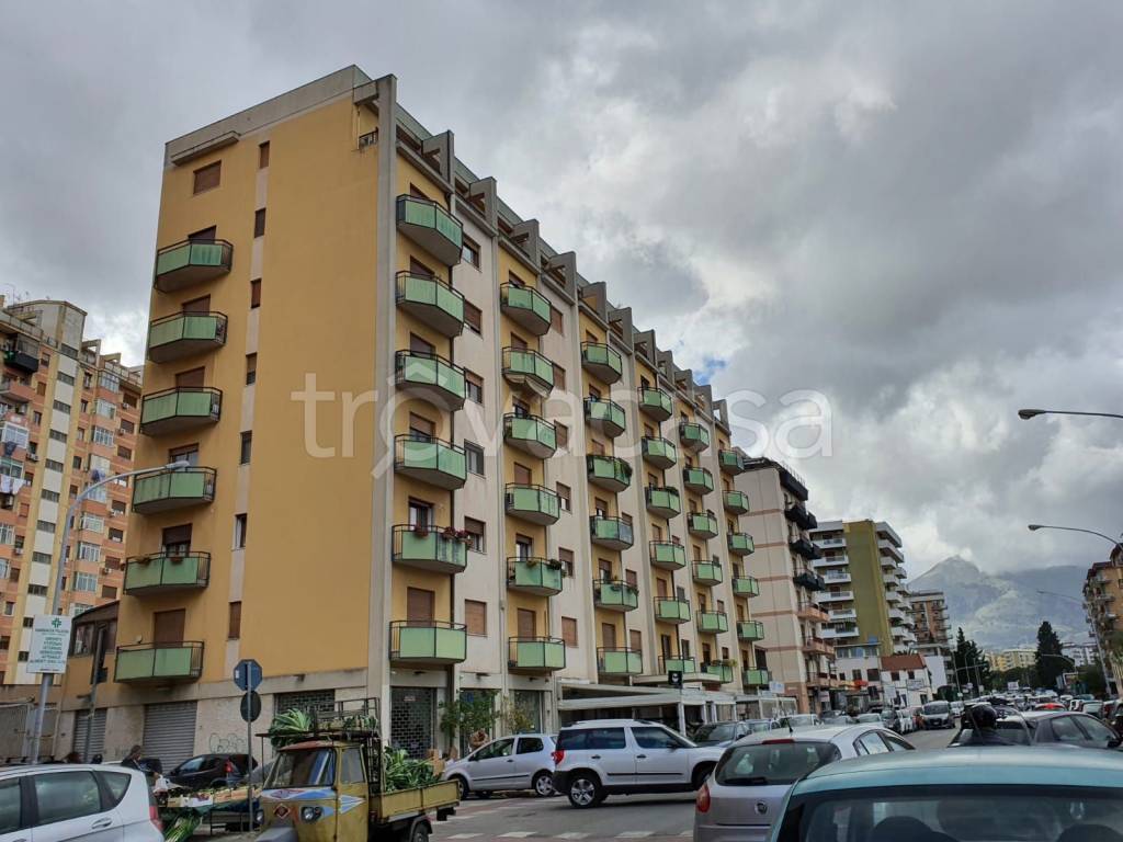 Appartamento in vendita a Palermo via Riccardo Zandonai, 46