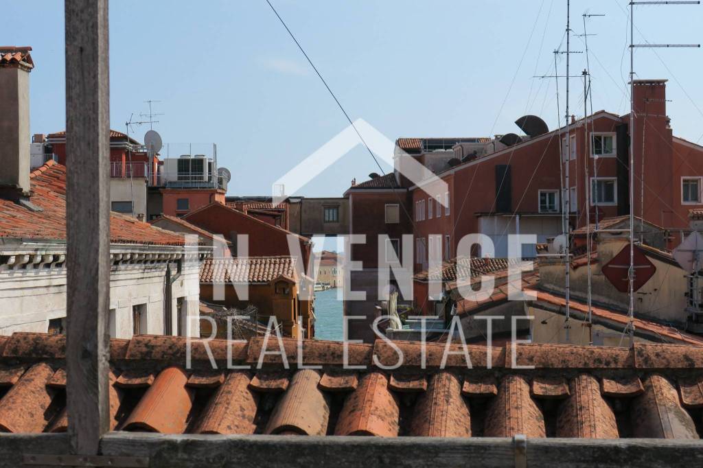 Appartamento in vendita a Venezia campo Santi Filippo e Giacomo