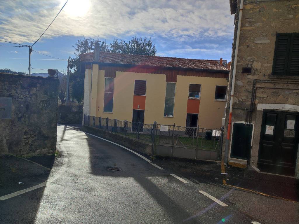 Casa Indipendente in vendita ad Alta Valle Intelvi via Rocco Lurago, 8