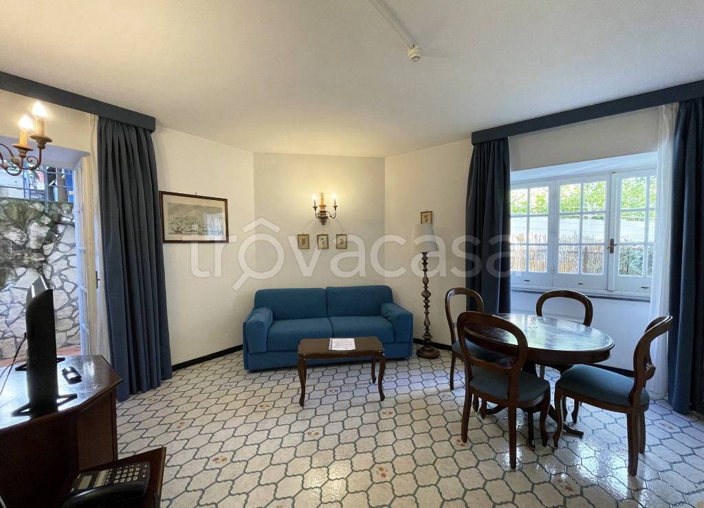 Appartamento in vendita a Capri via Fuorlovado, 36