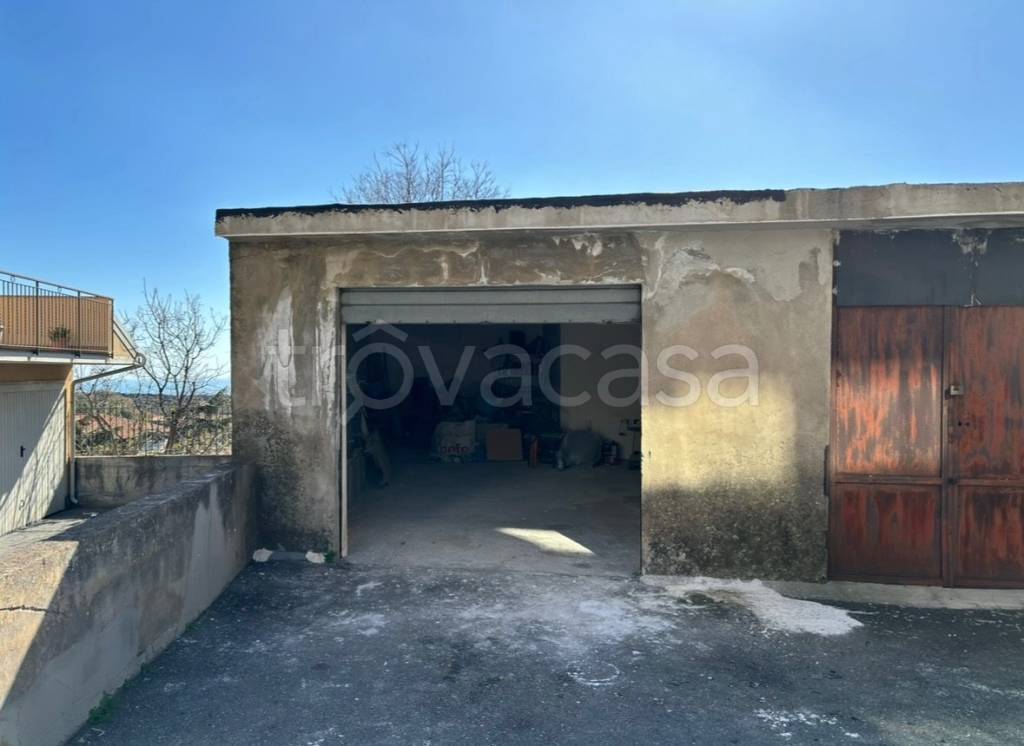 Garage in vendita a Belpasso via Giulio Cesare, 6A