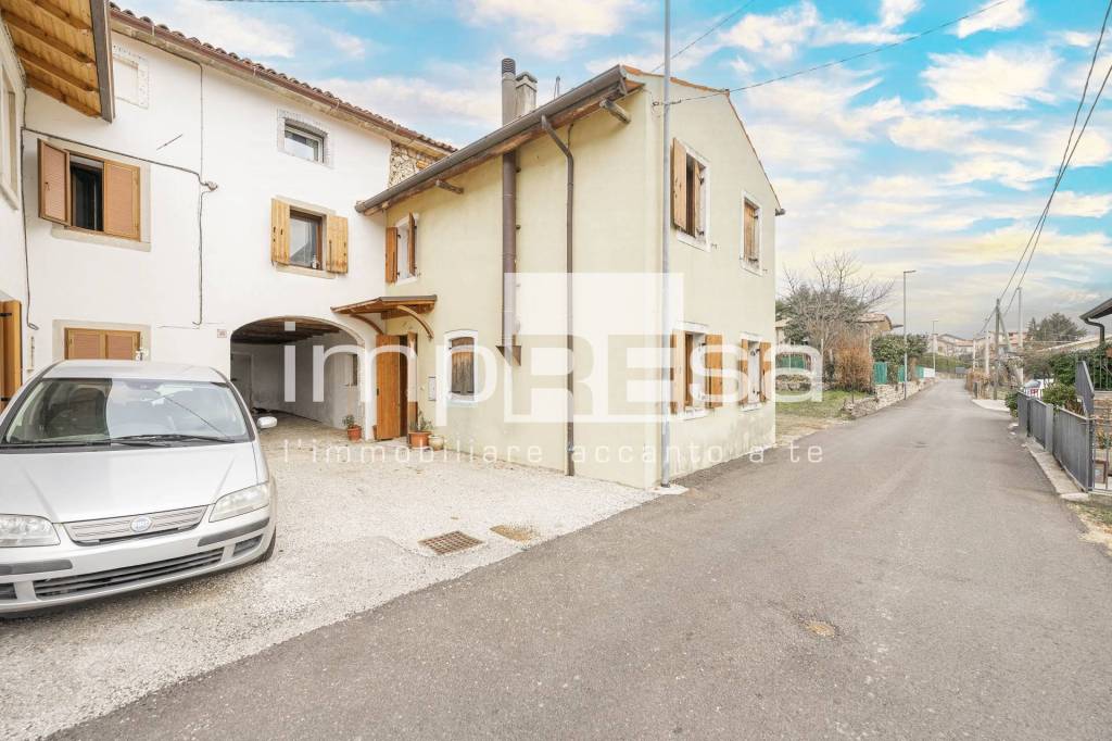 Villa Bifamiliare in vendita a Vittorio Veneto via Francesco Baracca, 37