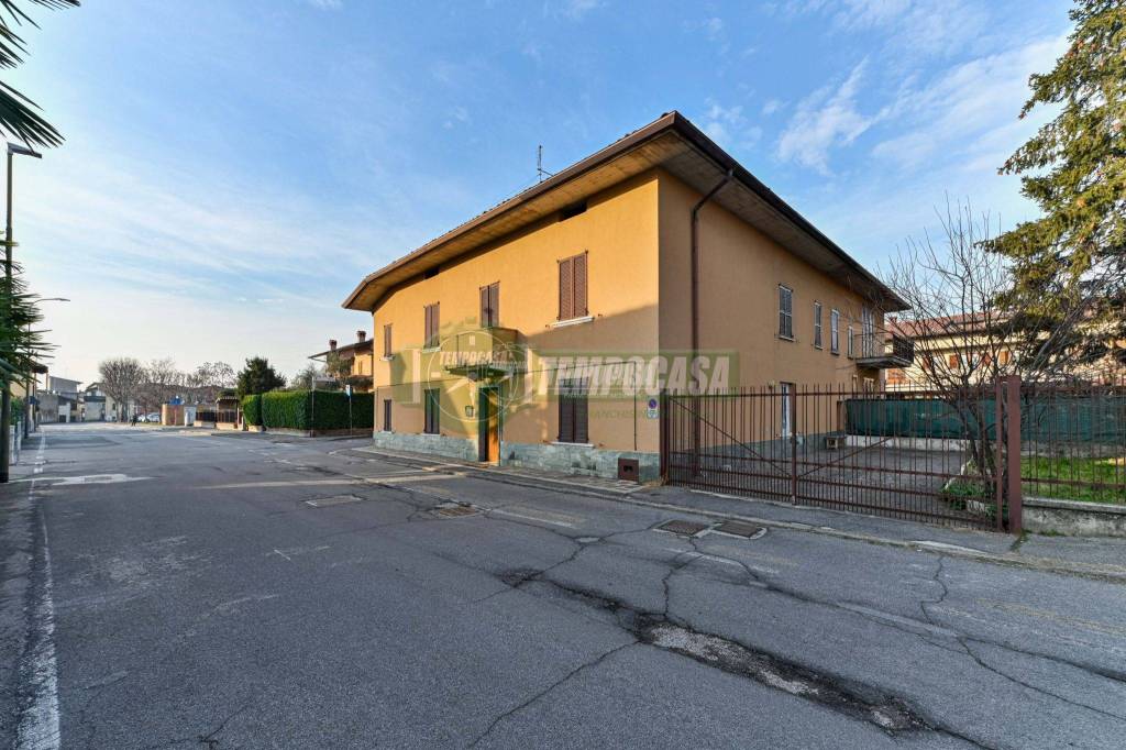 Villa Bifamiliare in vendita a Stezzano via Monfalcone 7