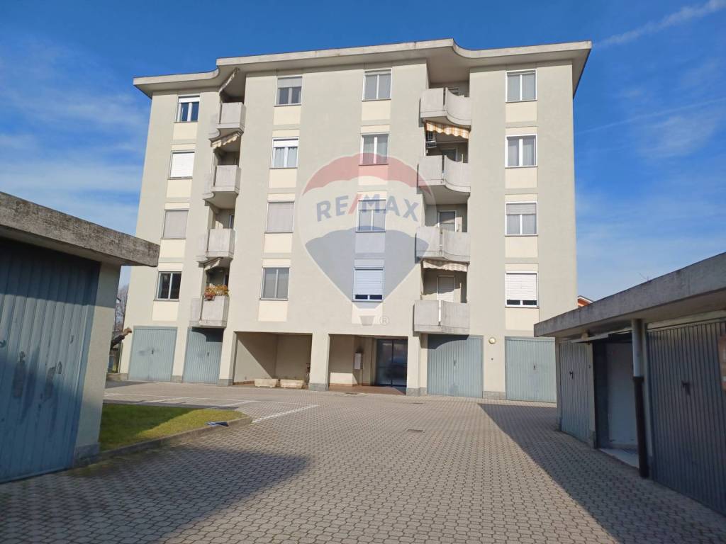 Appartamento in vendita a Novara via Novara, 42