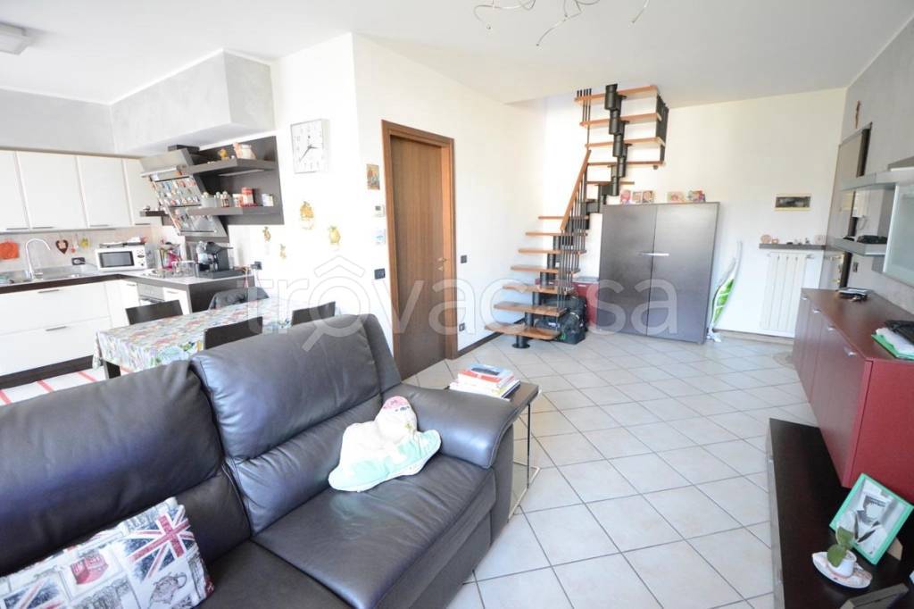 Appartamento in vendita a Cavenago di Brianza via Don Giovanni Minzoni, 12