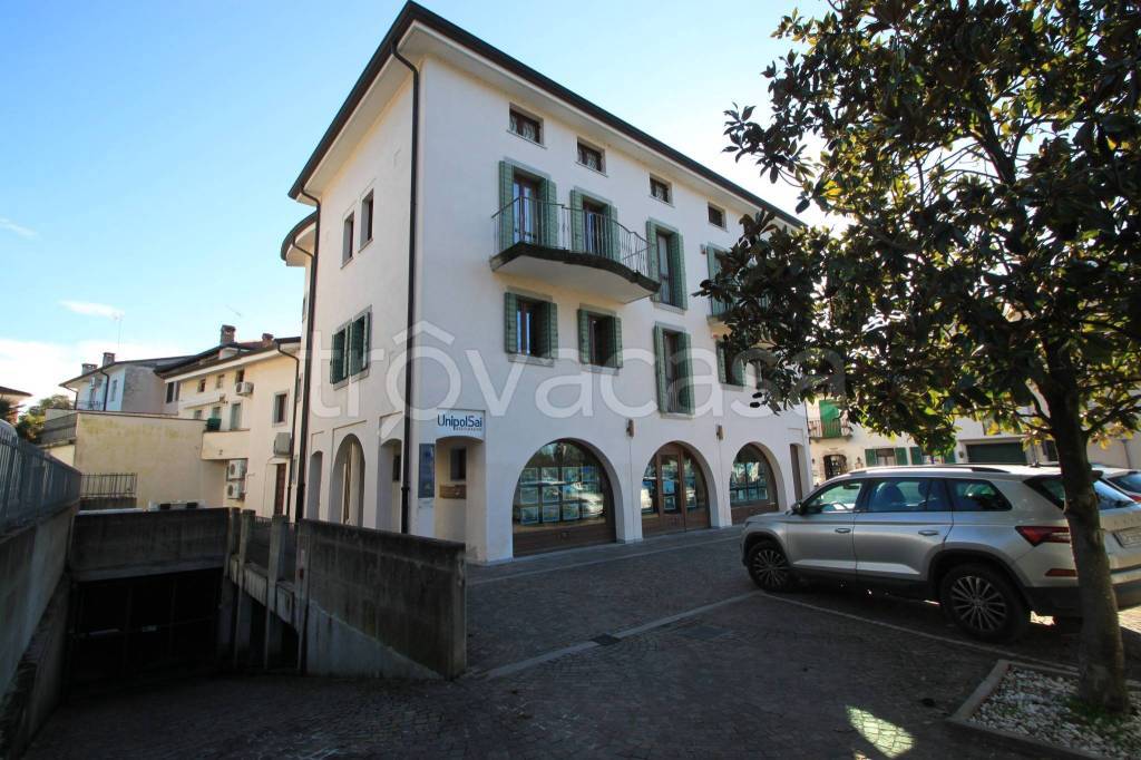 Garage in vendita a Gradisca d'Isonzo v. Regina Elena, 1