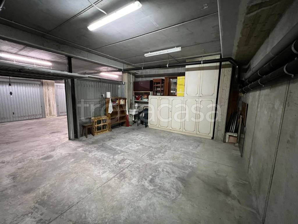 Garage in affitto a Bagno a Ripoli via Roma