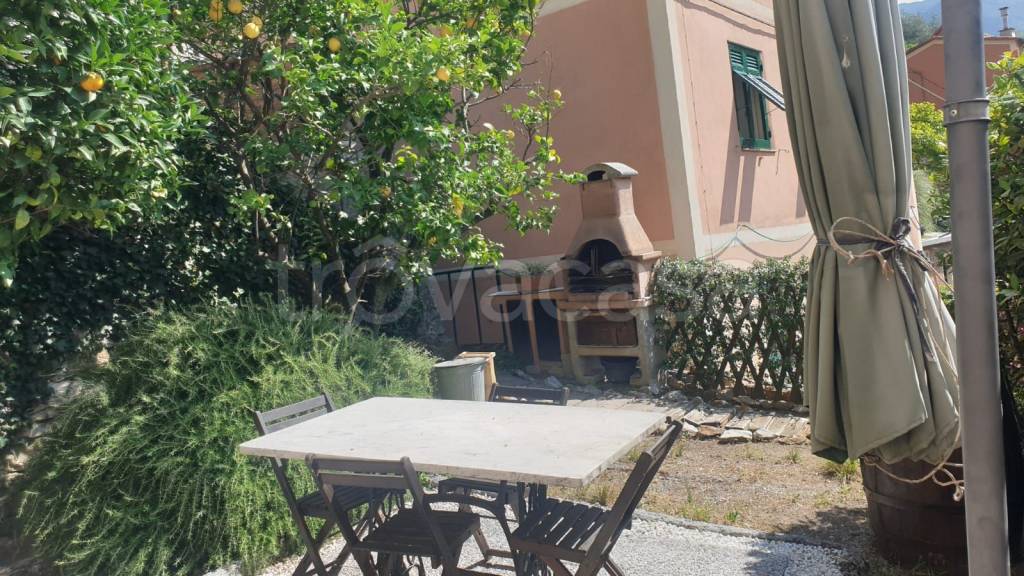 Villa Bifamiliare in vendita a Genova via Nasche
