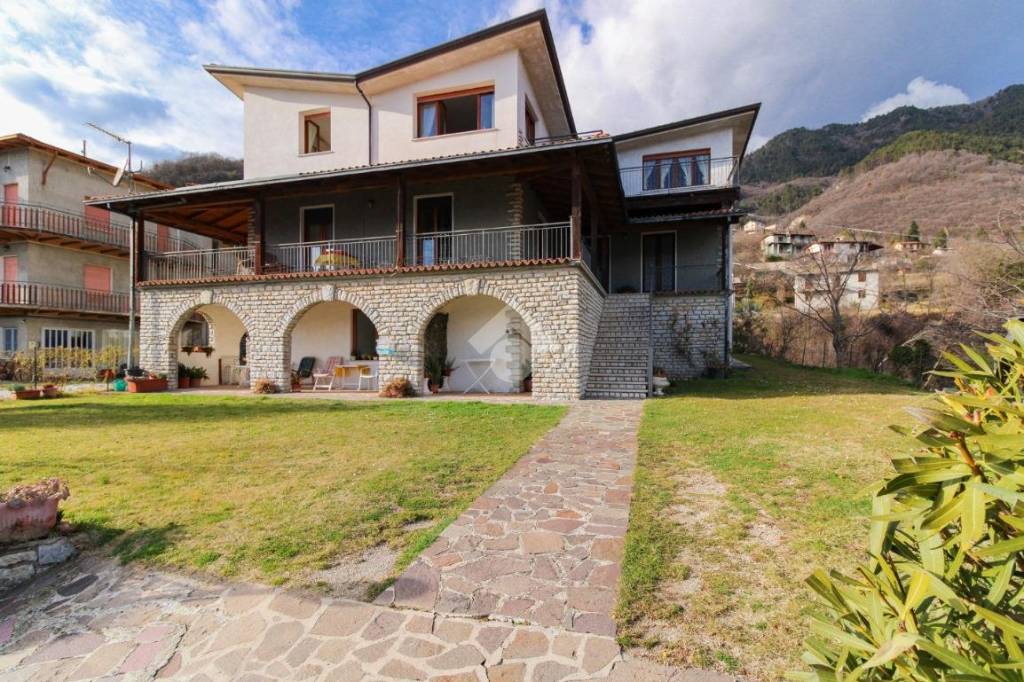 Casa Indipendente in vendita a Tignale via Panoramica, 10