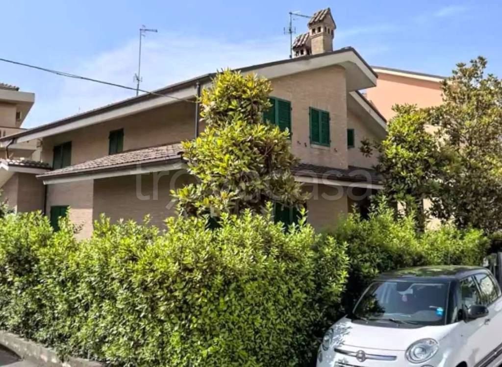 Villa all'asta a Morrovalle via Ludovico Ariosto, 7