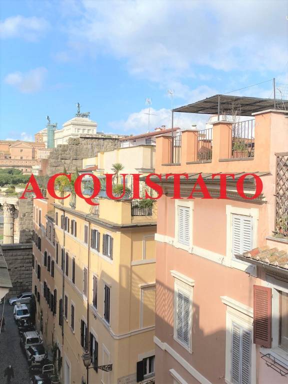 Appartamento in vendita a Roma via Baccina, 85