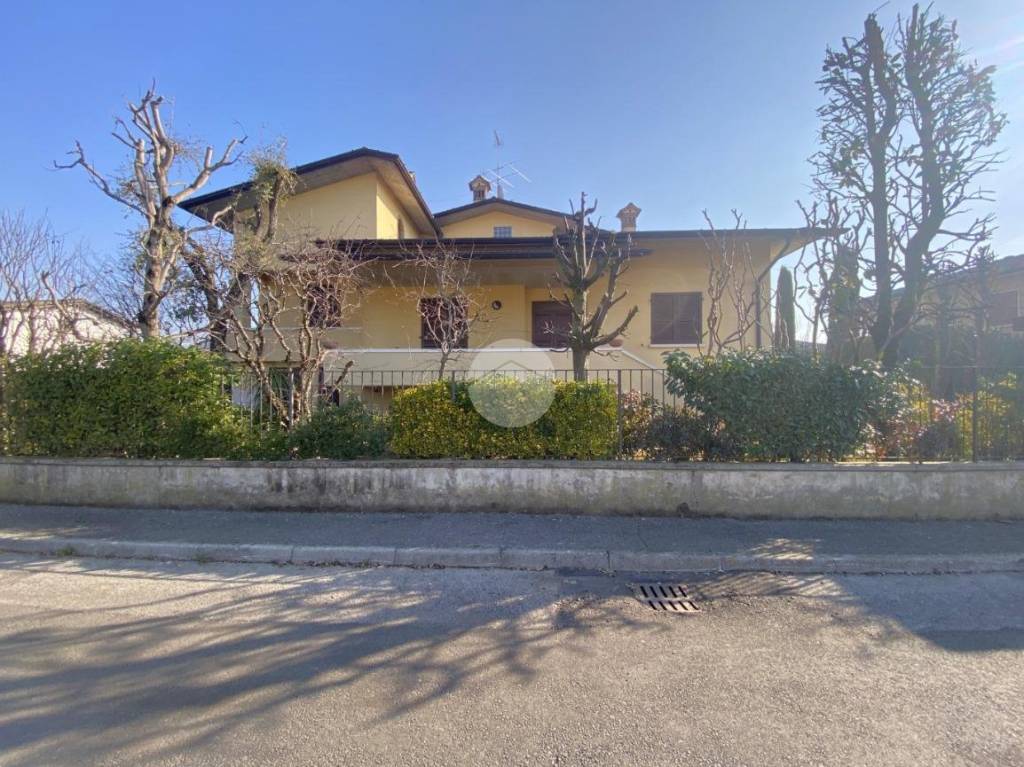 Villa Bifamiliare in vendita a Calvisano via Dottor Vincenzo Campagnoli Golgi, 7