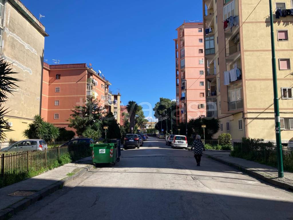 Appartamento in vendita a Napoli corso Sirena, 81