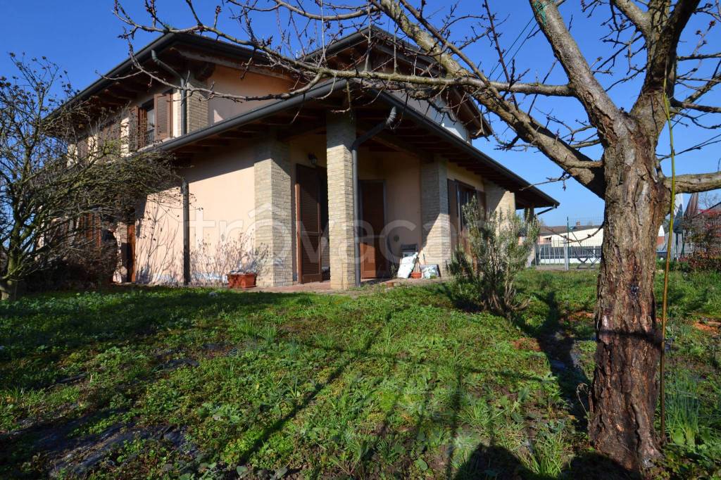 Villa Bifamiliare in vendita a Cornegliano Laudense via Giacomo Matteotti