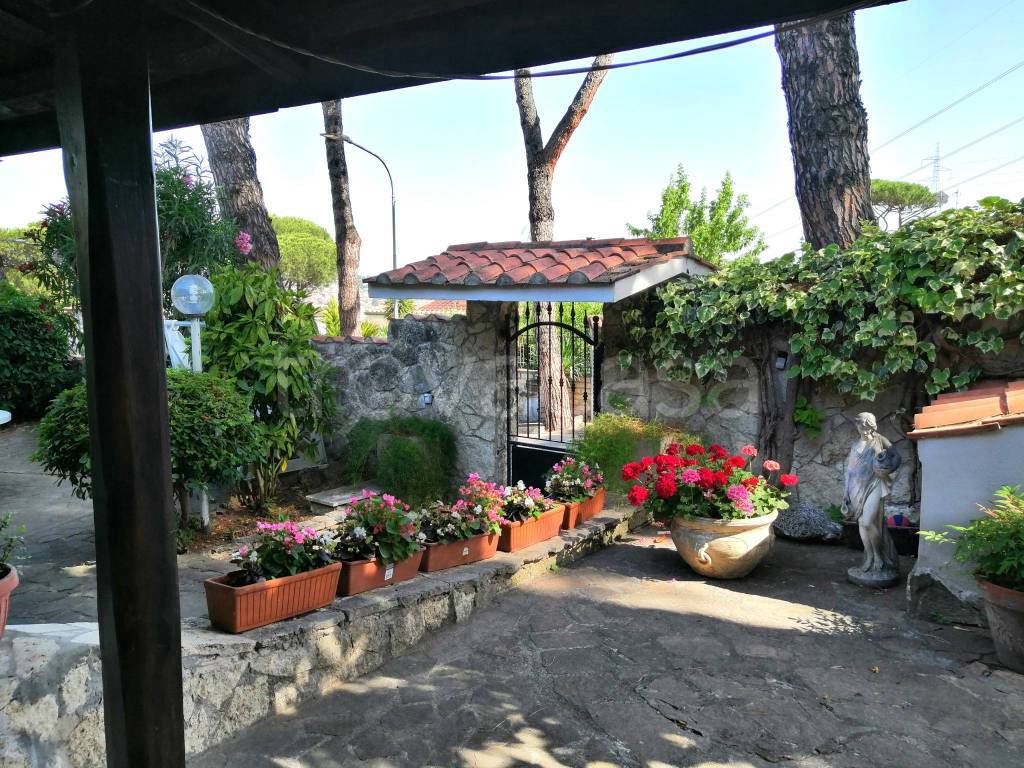 Villa in vendita a Guidonia Montecelio via Monte Nevoso, 31