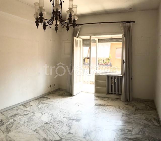 Appartamento in vendita a Roma via Leopoldo Ruspoli