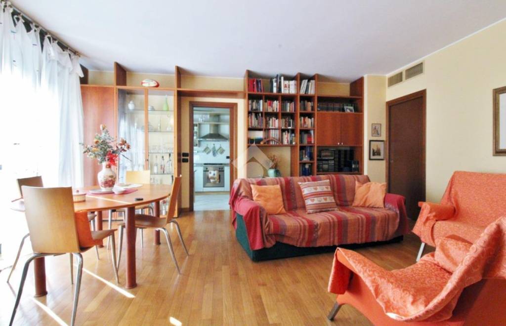 Appartamento in vendita a Voghera via Luigi Barbieri, 154