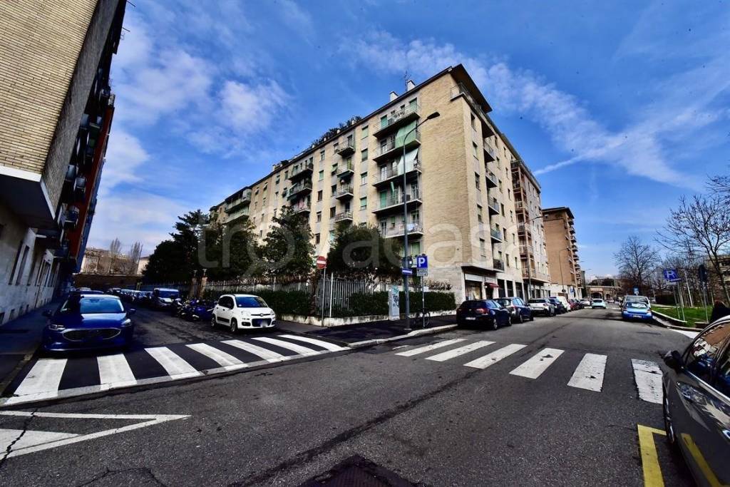 Appartamento in vendita a Milano via Fiuggi, 12