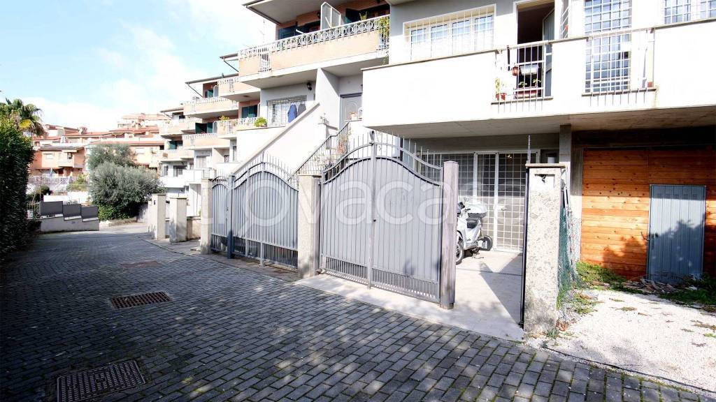 Villa a Schiera in vendita a Roma via Aldo Maria Scalise, 42