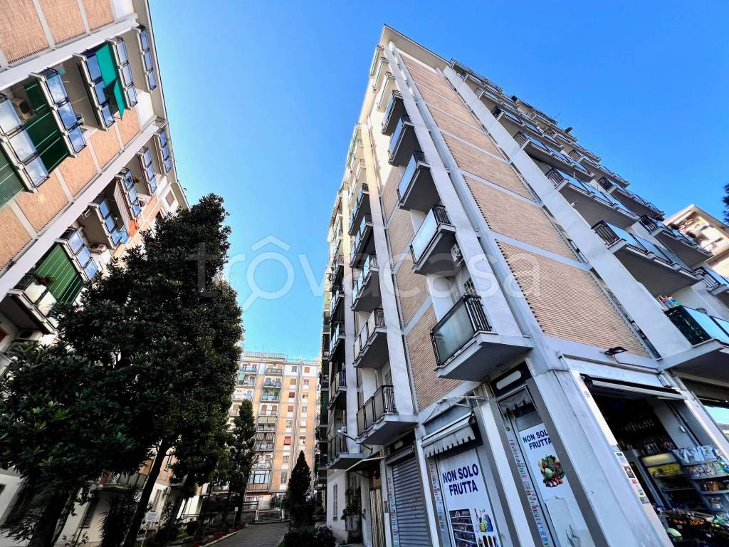 Appartamento in vendita a Roma via Amico Bignami, 12