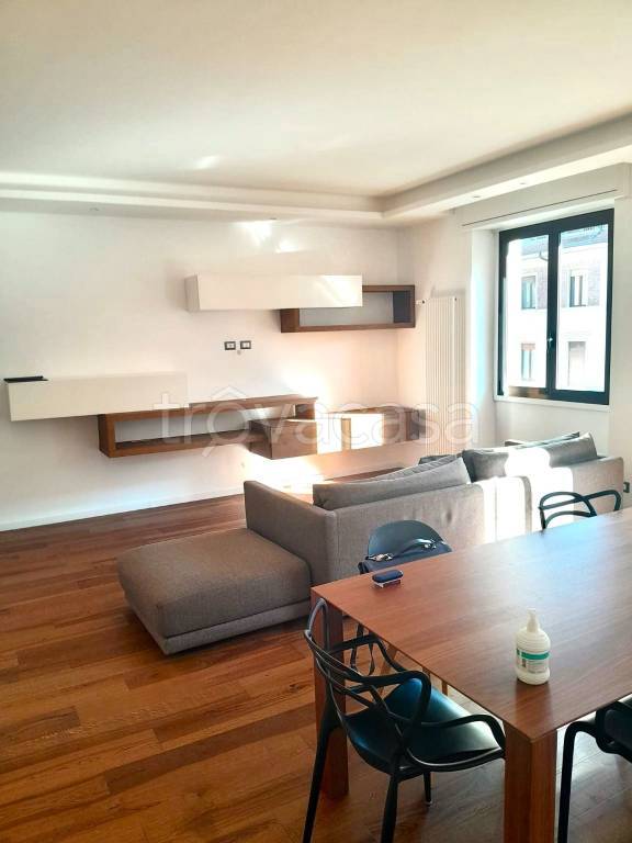 Appartamento in vendita a Milano via Gianfranco Zuretti