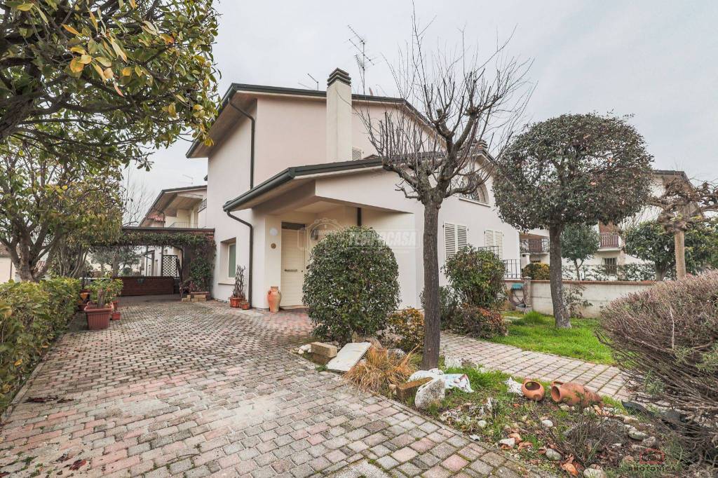 Casa Indipendente in vendita a Lugo via Redipuglia