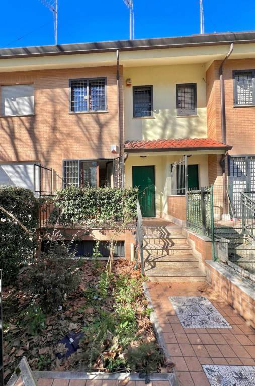 Villa a Schiera in vendita a Roma via Camilla Ravera