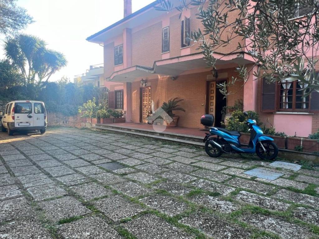 Villa in vendita ad Albano Laziale via Tibullo, 10