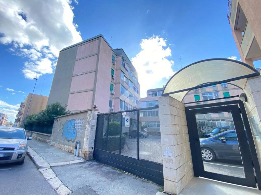 Appartamento in vendita a Bari via Giovanni Modugno, 20