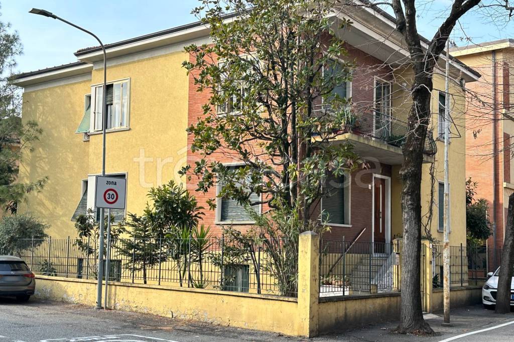 Villa Bifamiliare in vendita a Pesaro via Del Campo Sportivo, 35