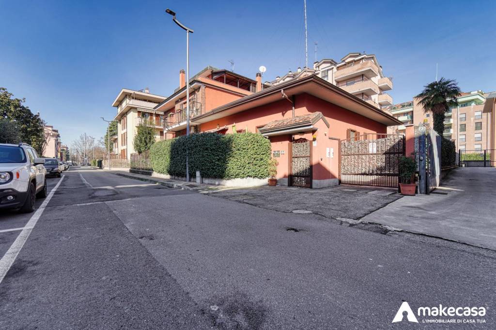 Villa Bifamiliare in vendita a San Giuliano Milanese via Giosuè Carducci, 21
