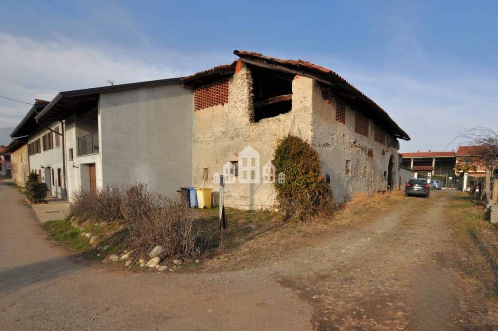 Casa Indipendente in vendita a Castellamonte strada per rivarotta, 26