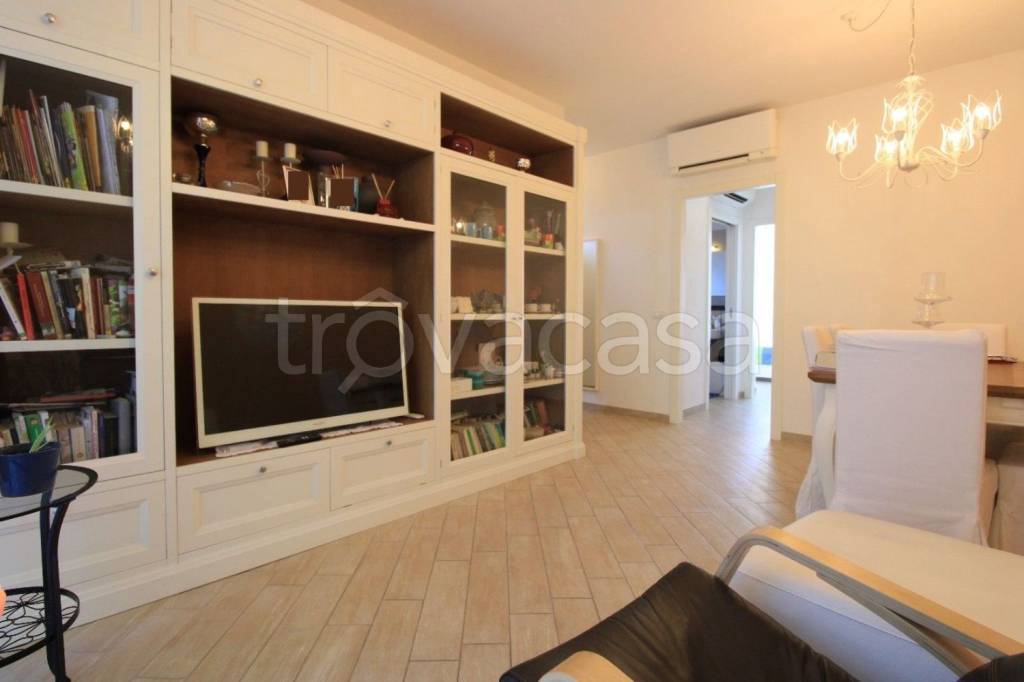 Appartamento in vendita a Reggio nell'Emilia via Georgi Dimitrov, 109