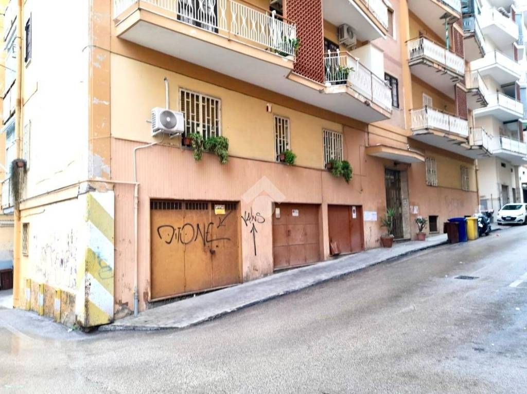 Garage in vendita a Torre del Greco via Giacomo Matteotti, 33