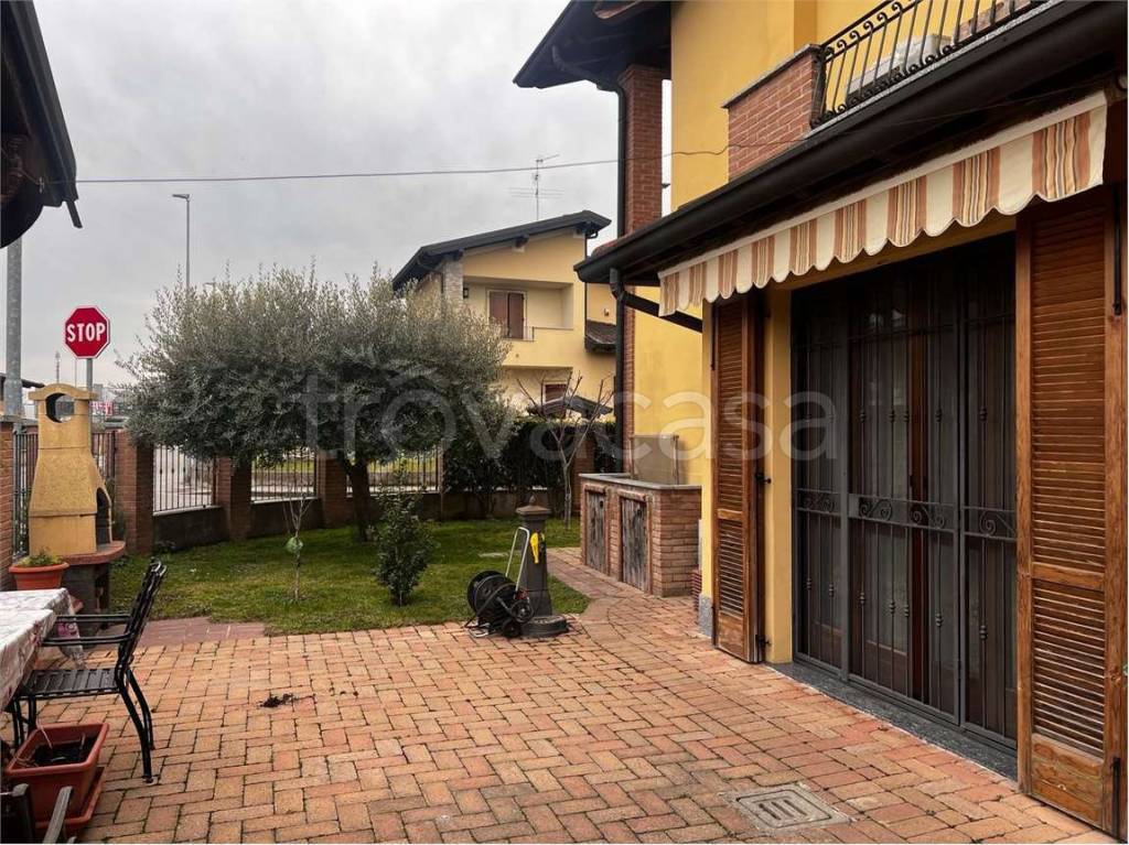 Appartamento in vendita a Fara Olivana con Sola via Giovanni Falcone