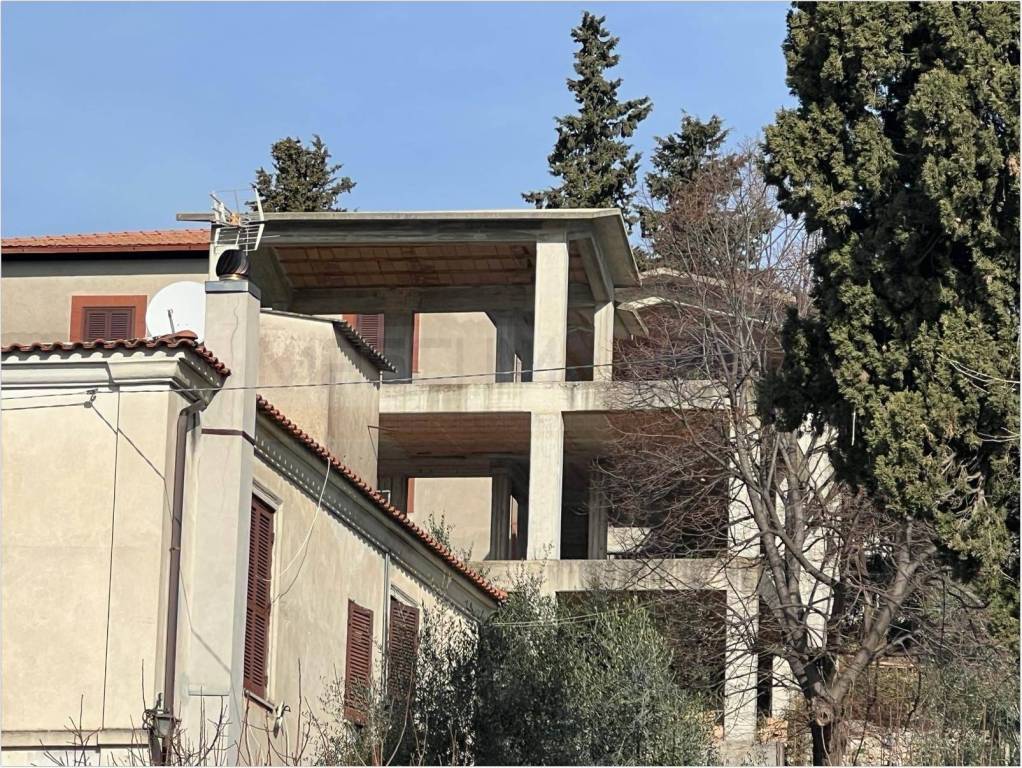 Casa Indipendente in vendita a Fara in Sabina via delle Cese
