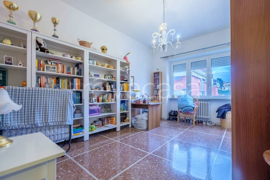 Appartamento in vendita a Roma via Val Sillaro, 5