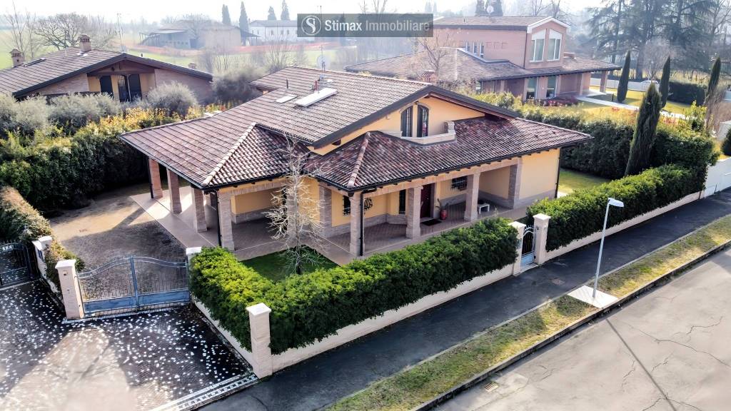 Villa in vendita a Castelnuovo Rangone via Giuseppe Ungaretti