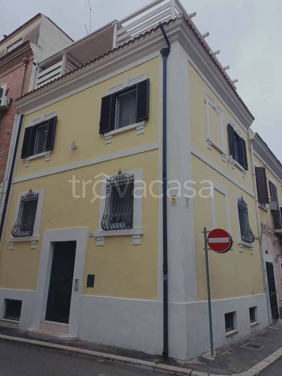 Villa in vendita a Foggia via Lustro