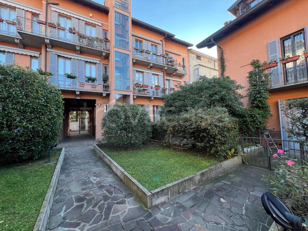 Appartamento in vendita a Monza via Raffaello Sanzio, 6