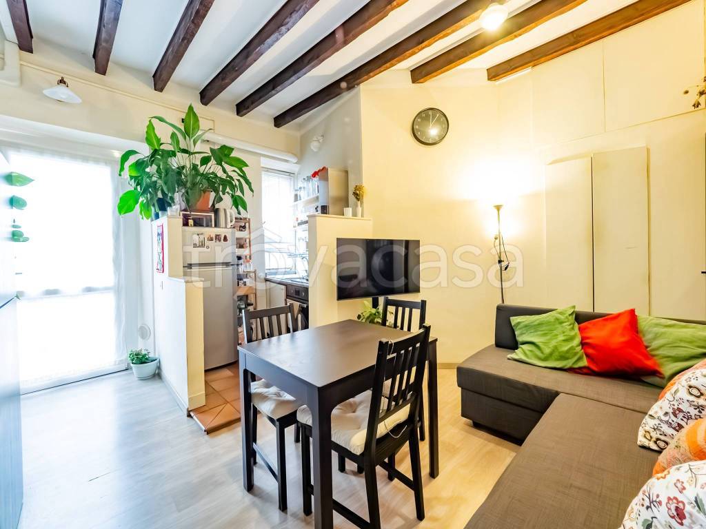 Appartamento in vendita a Milano via Magellano, 1