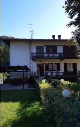 Villa all'asta a Bisuschio via Pietro Mascagni, 47