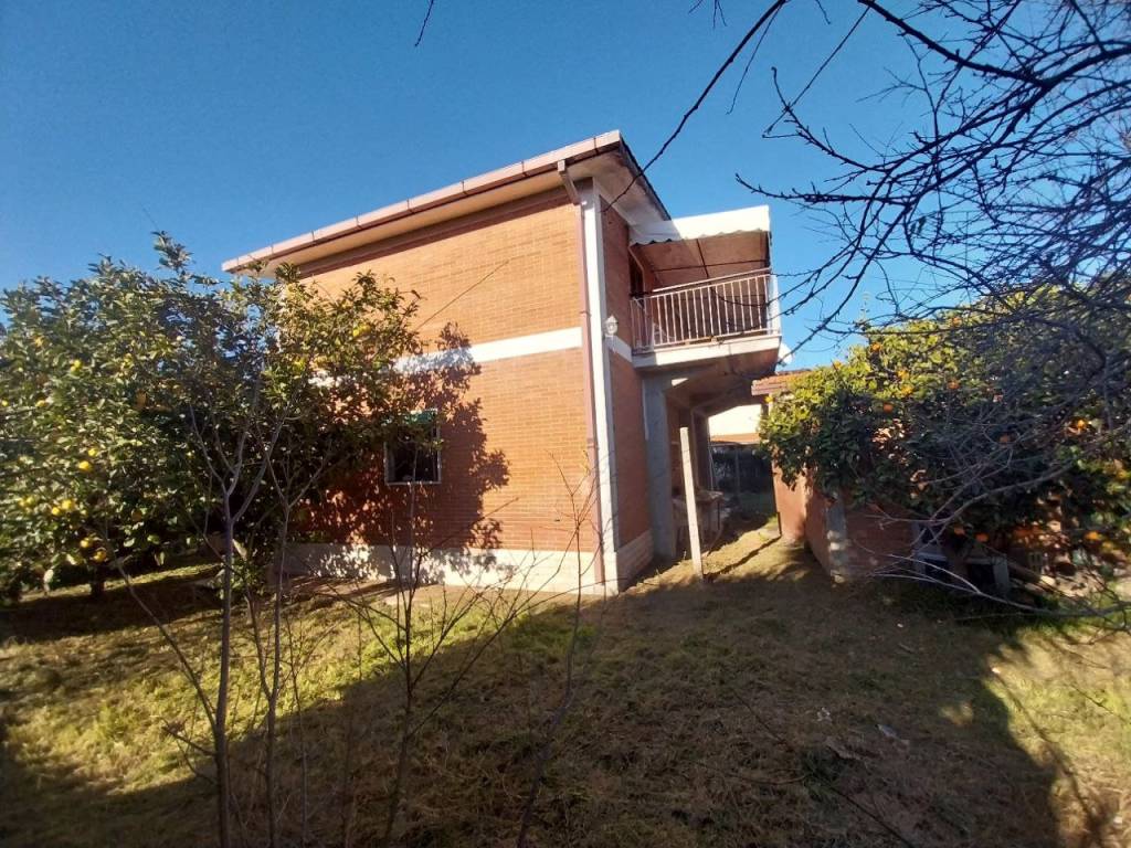 Villa in vendita ad Aprilia via Ufente, 20