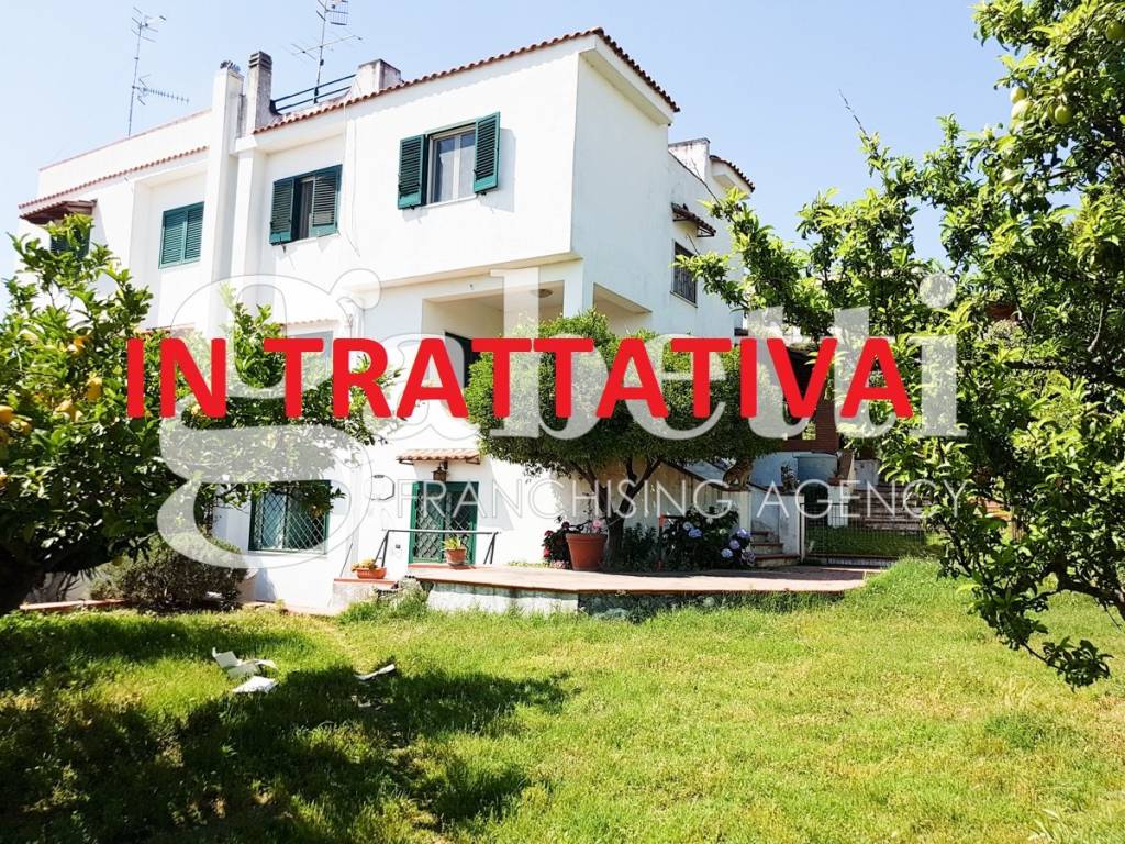 Villa Bifamiliare in vendita a Giugliano in Campania via Madonna del Pantano, 131