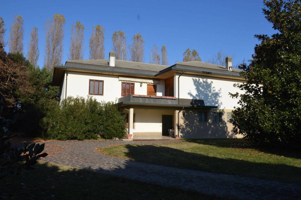Villa in in vendita da privato a Roncoferraro via Cesare Battisti