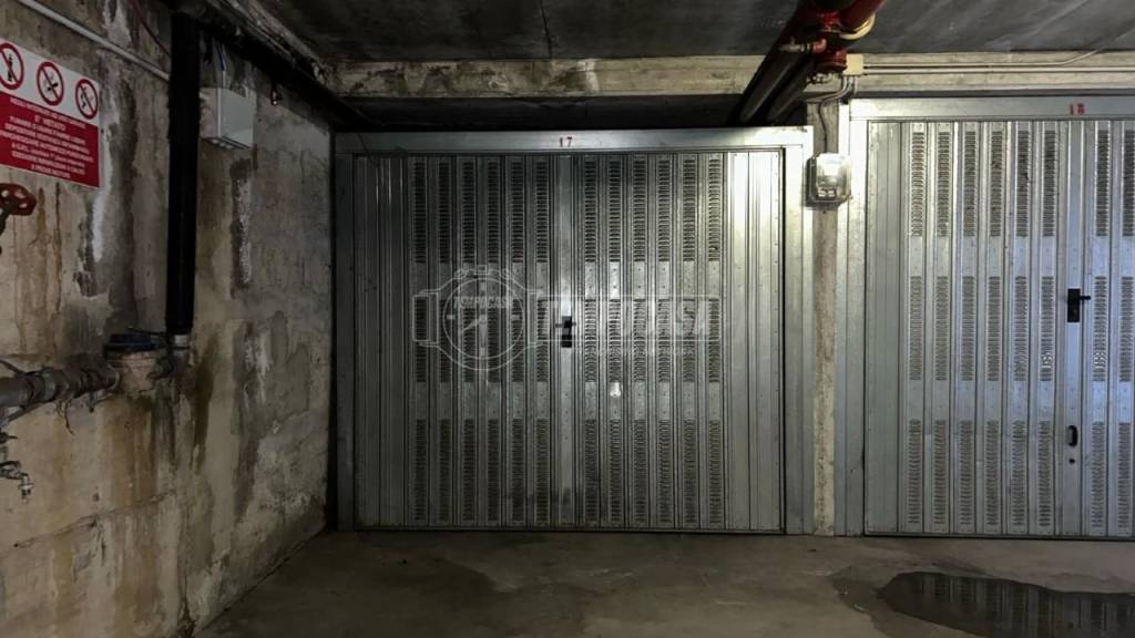 Garage in vendita a Torino via Celeste Negarville 21/a