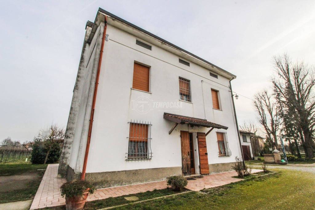 Casa Indipendente in vendita a Bomporto via Carrate 48