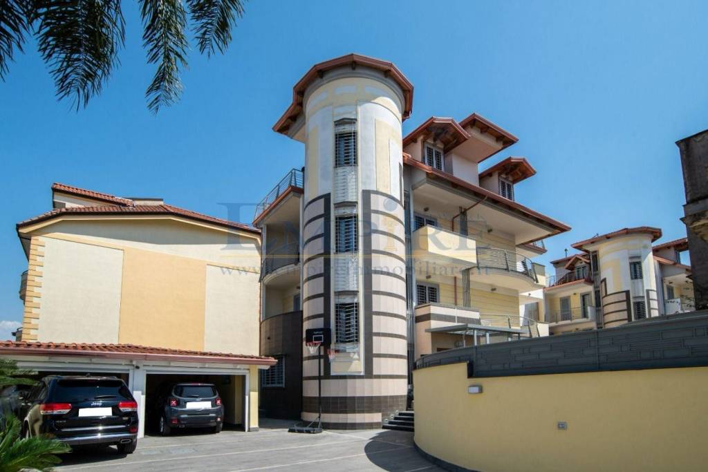 Villa in vendita a Giugliano in Campania via Santa Caterina da Siena